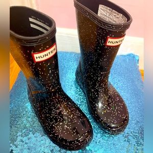 Girl hunter rain boots